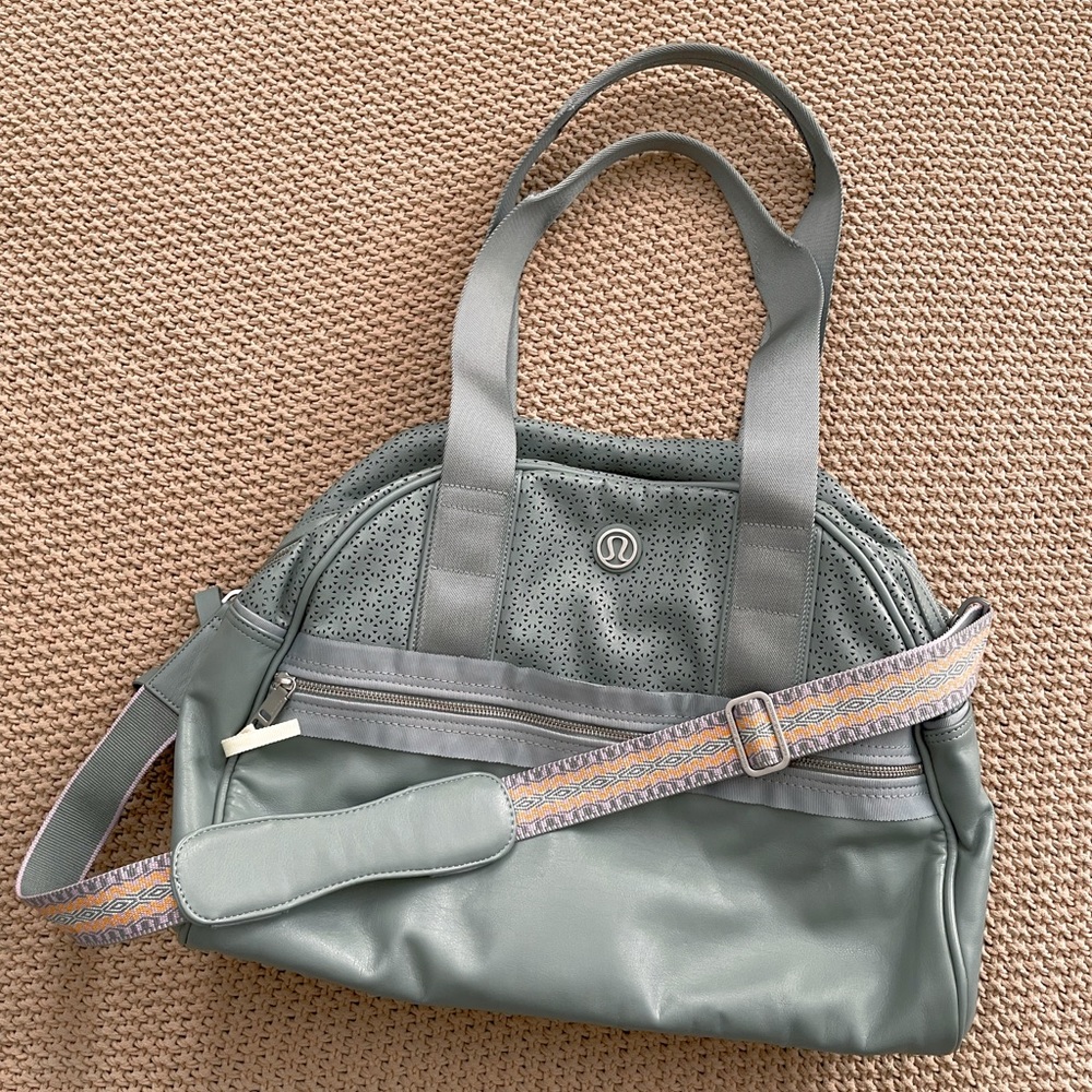 🤍Lululemon Duffle Bag